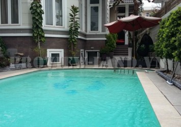 Villa for rent in Thao Dien with 600m2 nice pool